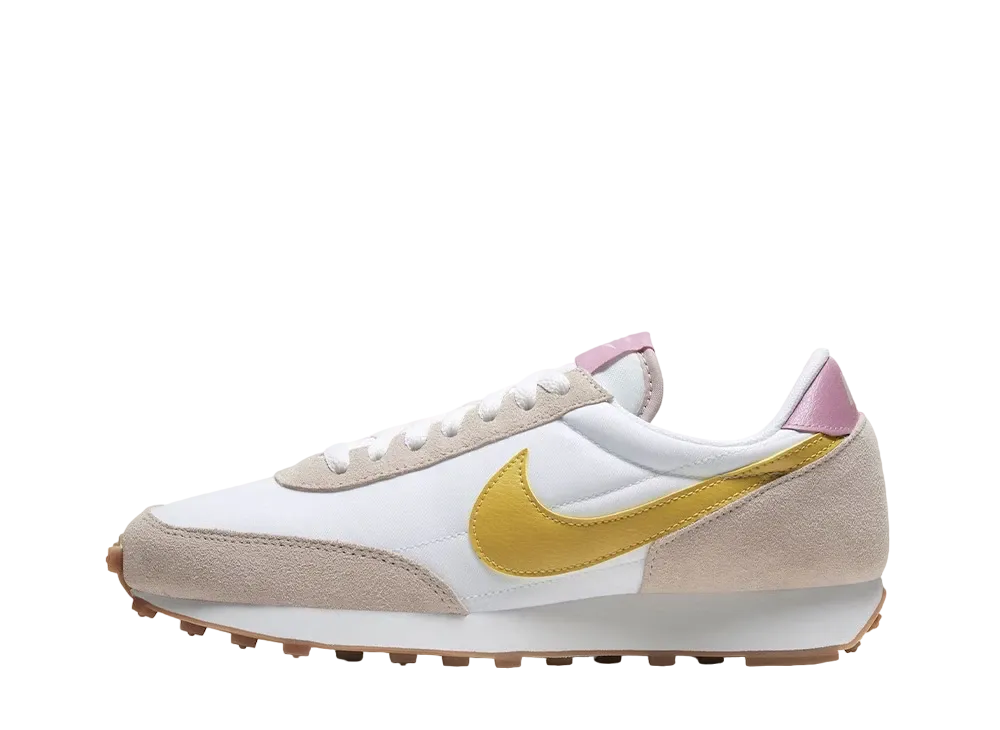 ナイキ ウィメンズ デイブレイク "ウィート"