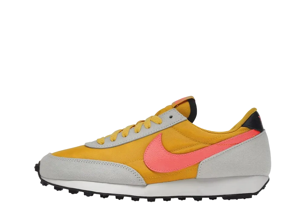 ナイキ ウィメンズ デイブレイク "ダーク サルファー"