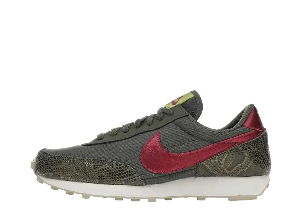 ナイキ ウィメンズ デイブレイク "ミディアム オリーブ/ウォーン ブリック"