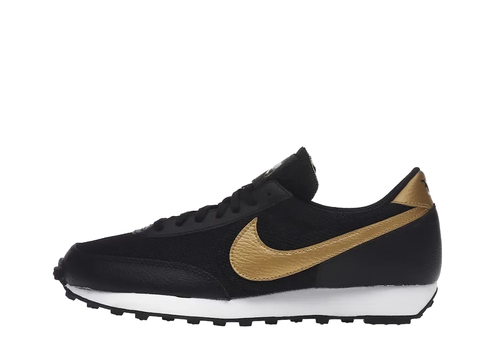 ナイキ ウィメンズ デイブレイク "ブラック/メタリック ゴールド"