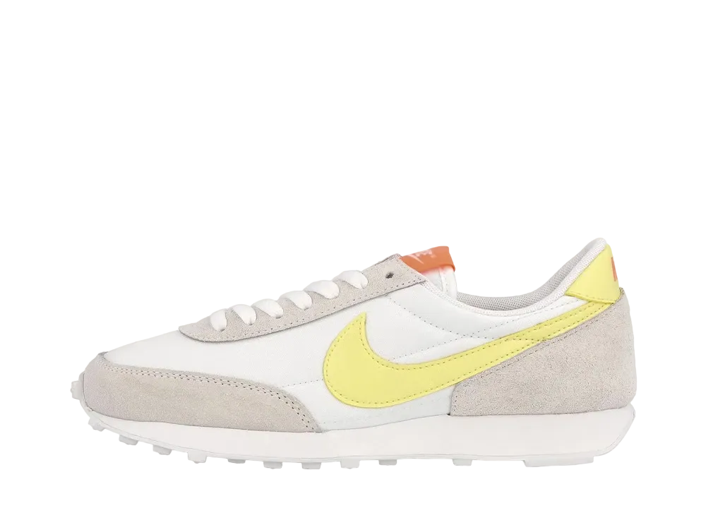 ナイキ ウィメンズ デイブレイク "ペイル アイボリー/ライト ジトロン"