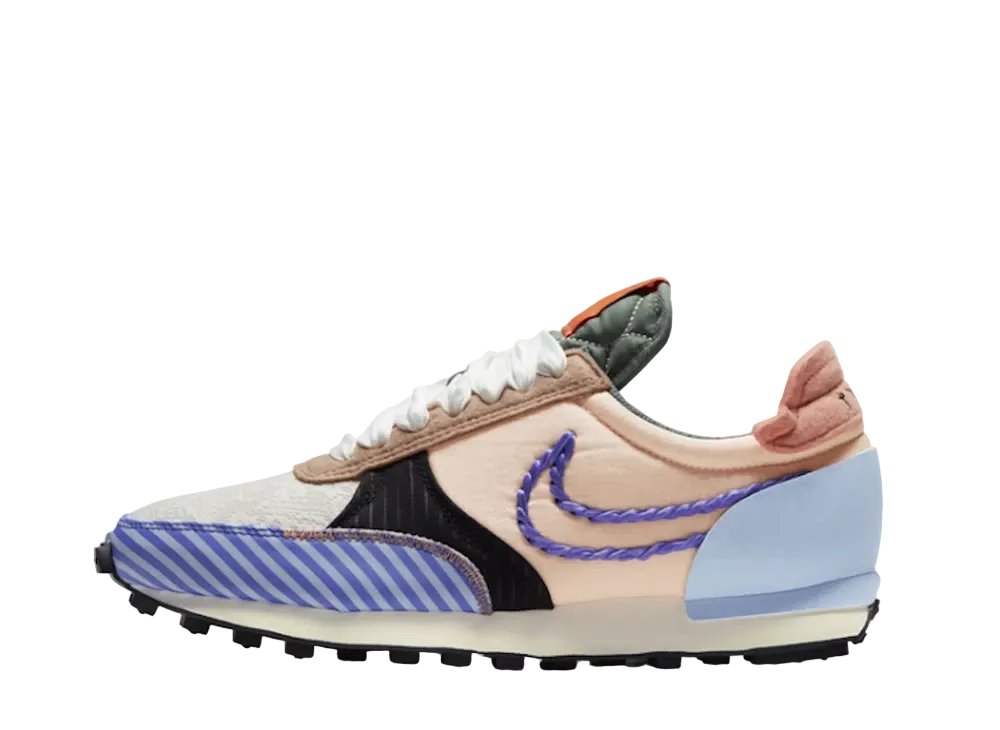 ナイキ ウィメンズ デイブレイク タイプ "クリムゾンティント/サファイア"