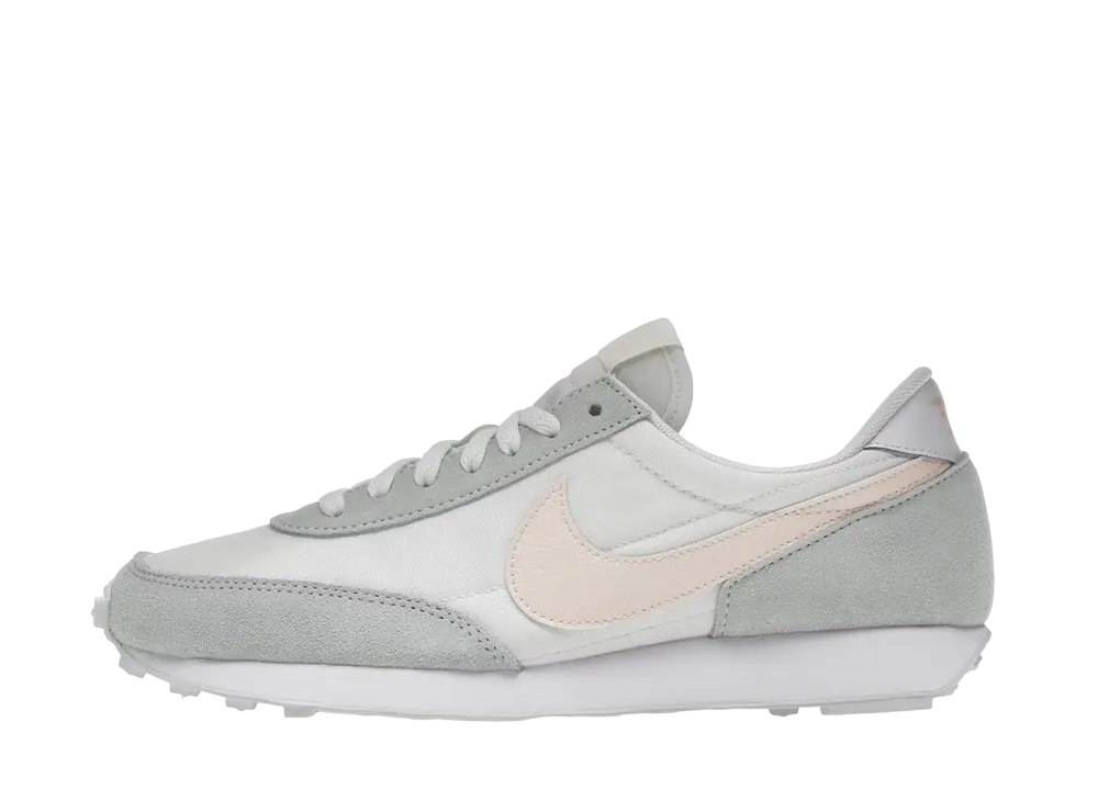 ナイキ ウィメンズ デイブレイク "ベアリー グリーン/クリムゾン ティント"