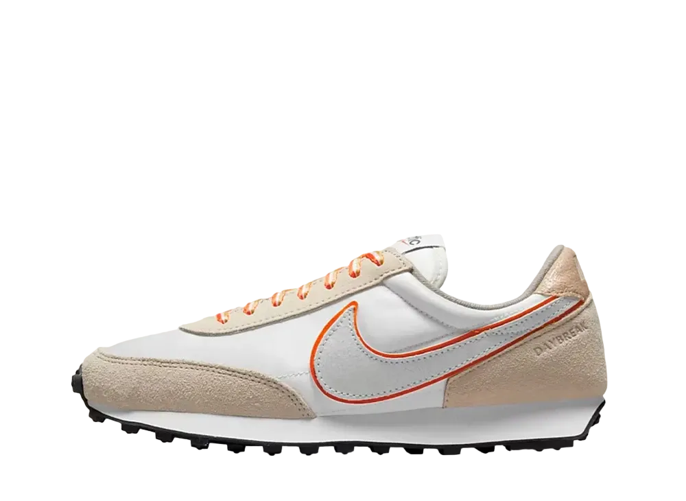 ナイキ ウィメンズ デイブレイク "セイル/ラッシュ オレンジ"