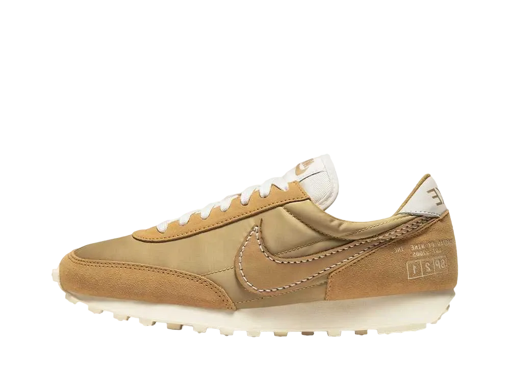 ナイキ ウィメンズ デイブレイク "コーヒー"