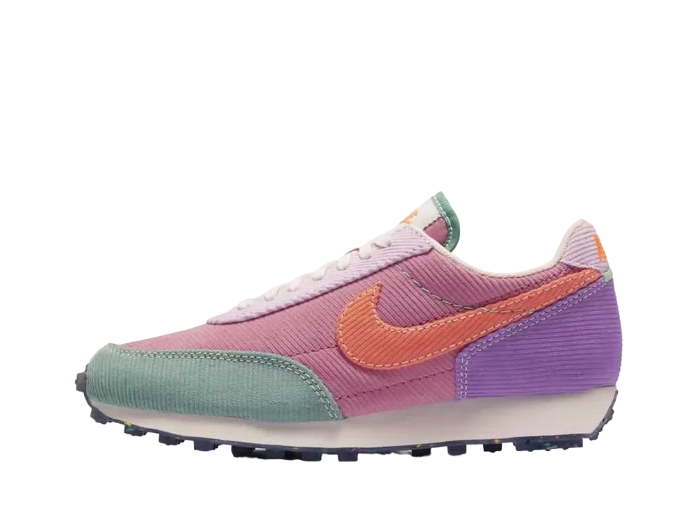 ナイキ ウィメンズ デイブレイク コーデュロイ "デザート ベリー"