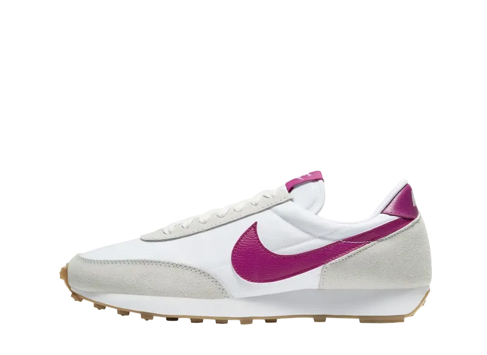 ナイキ ウィメンズ デイブレイク "ホワイト/カクタス フラワー"