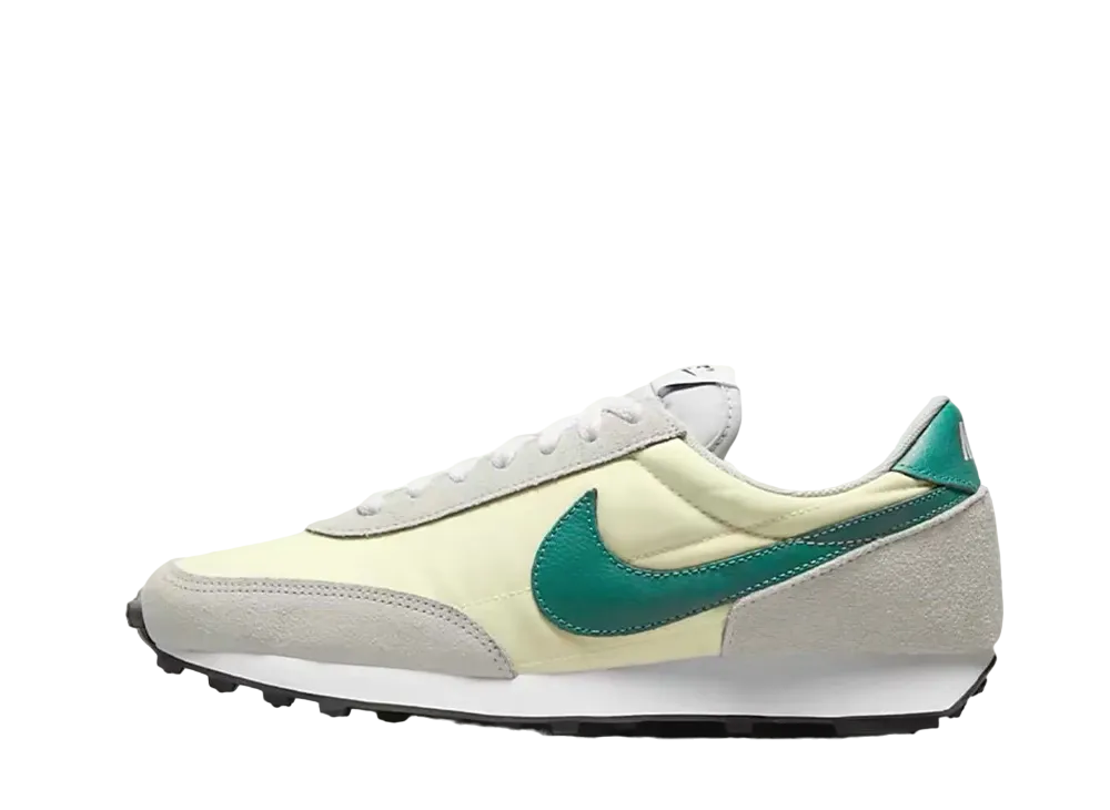 ナイキ ウィメンズ デイブレイク "ココナッツ ミルク/グリーン"