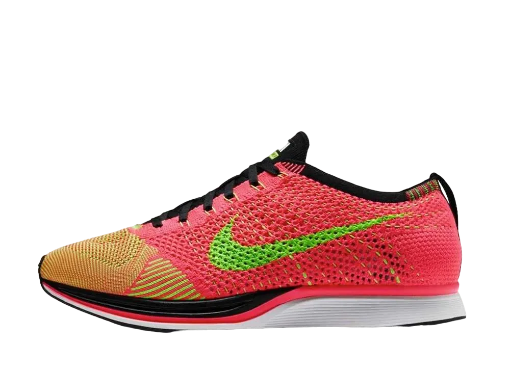 ナイキ フライニット レーサー "ハイパー パンチ"