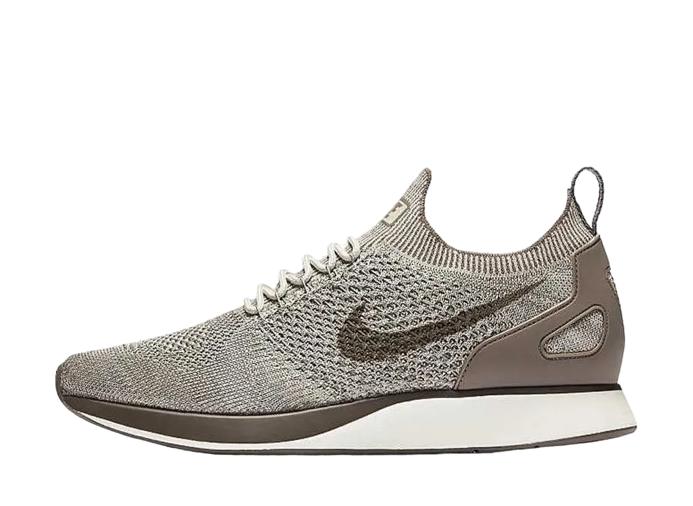 ナイキ マライア フライニット レーサー "ストリング ダーク マッシュルーム"