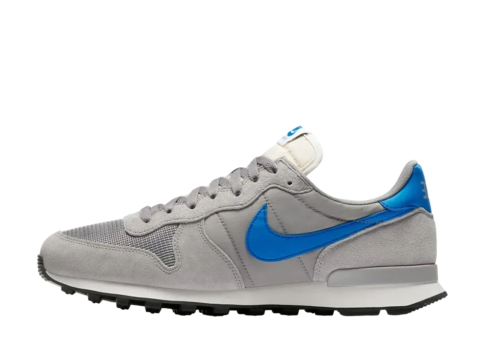 ナイキ エア インターナショナリスト "マット シルバー/ブルー スパーク"