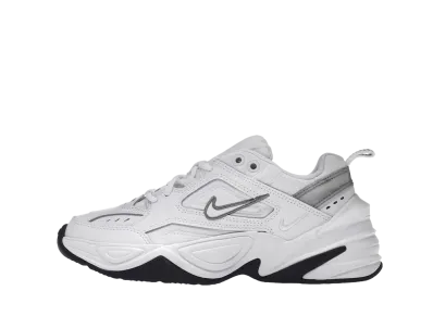ナイキ ウィメンズ エムツーケー テクノ "クール ホワイト"