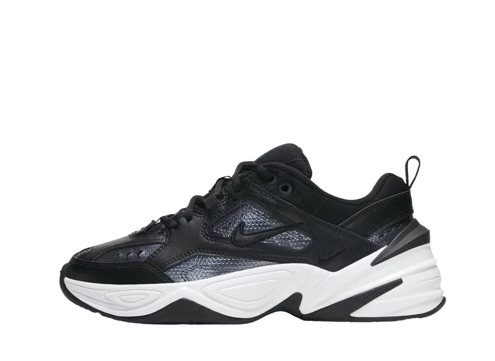 ナイキ ウィメンズ エムツーケー テクノ ESS "メタリック ヘマタイト"