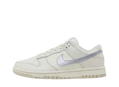 ナイキ ウィメンズ ダンク ロー エッセンシャルズ トレンド "オキシゲン パープル"
