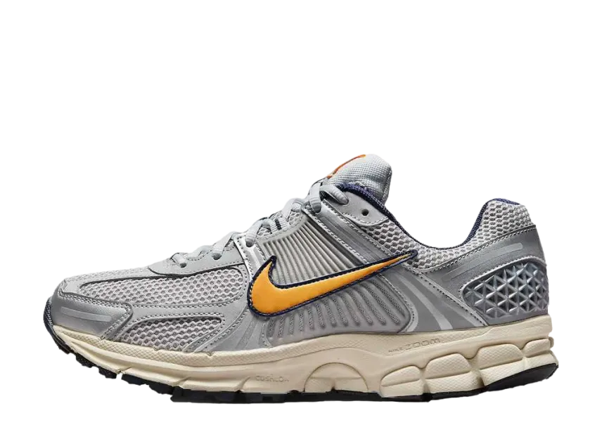 ナイキ ズーム ボメロ5 "ピュアプラチナム アンド レーザーオレンジ"