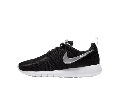 Nike GS Roshe One "Black Metallic Silver"