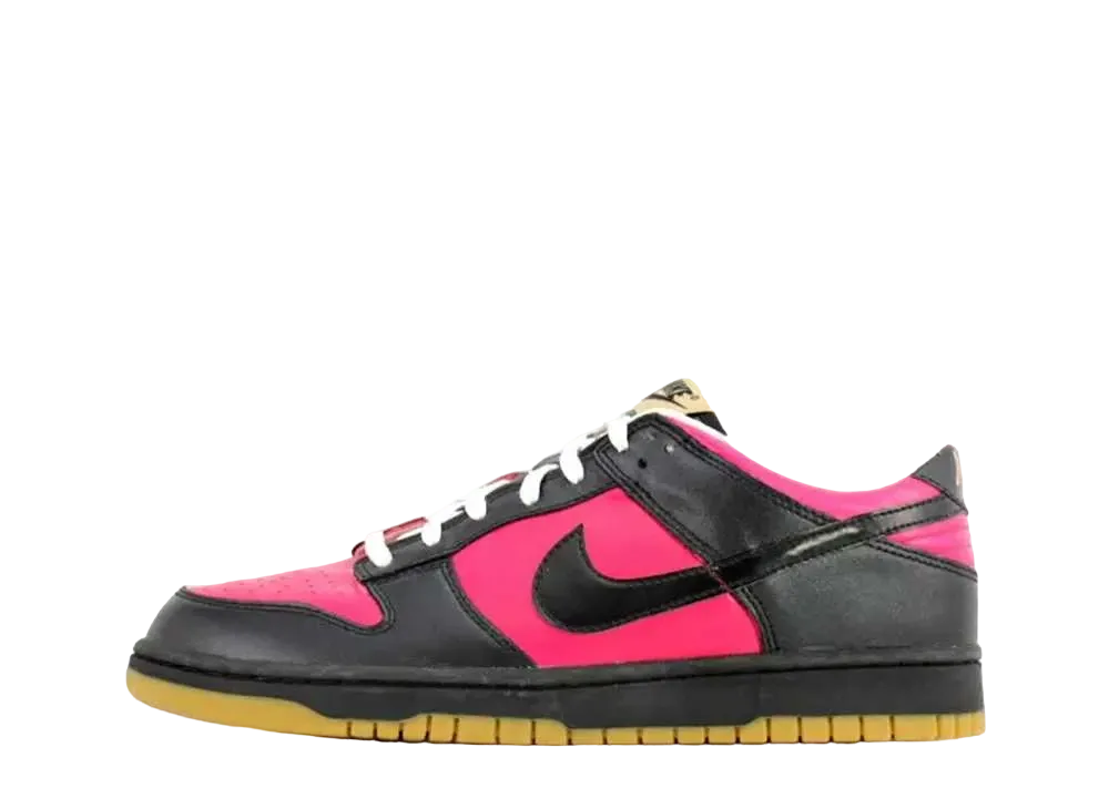 ナイキ ウィメンズ ダンク ロー "スリーズ/ブラック-ホワイト-ガム イエロー"