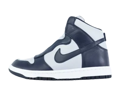 サカイ × ナイキ ウィメンズ ダンク ハイ ラックス "ダーク オブシディアン/ウルフ グレー"