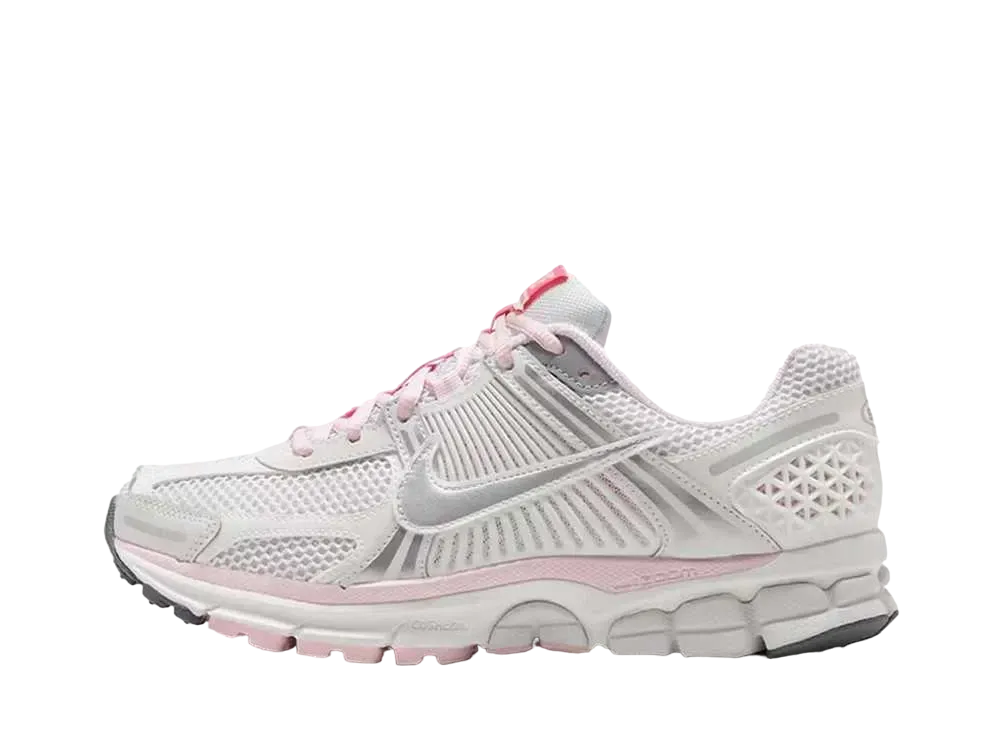 ナイキ ウィメンズ ズーム ボメロ5 "520"