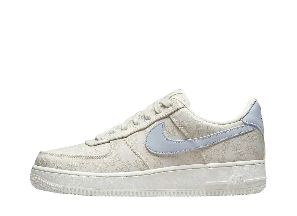 ナイキ ウィメンズ エアフォース1 '07 SE "フットボールグレー"