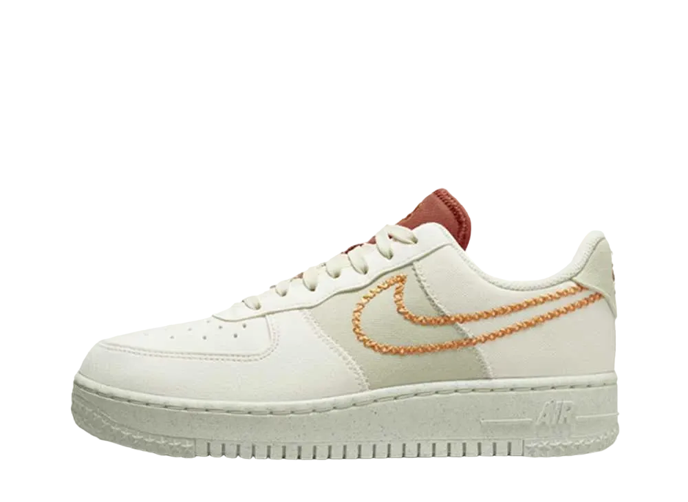 ナイキ ウィメンズ エアフォース1 ネクストネイチャー "ココナッツミルク/ライトカレー"