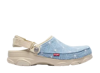 リーバイス × クロックス オールテレイン クロッグ "ボーン/ブルー"