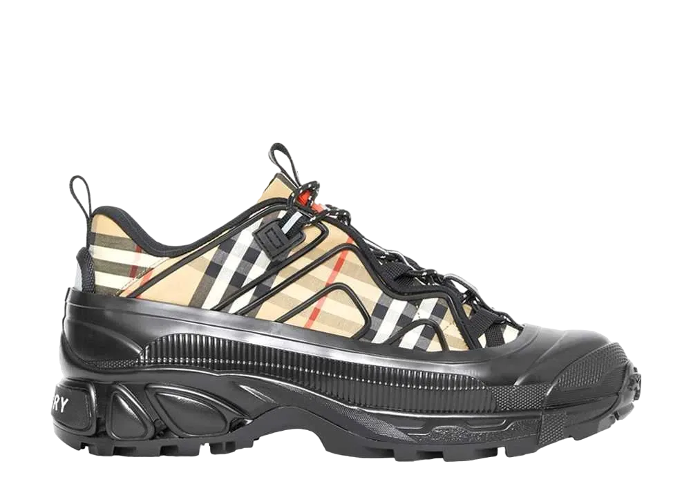 バーバリー アーサー ヴィンテージチェック スニーカー "ベージュ/ブラック"