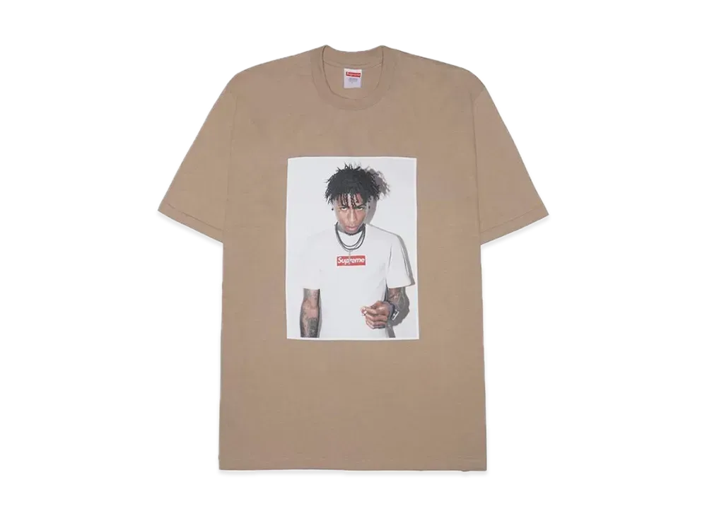 シュプリーム NBA ヤングボーイ Tシャツ "カーキ"