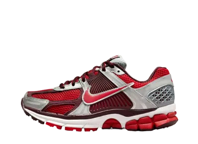 ナイキ ウィメンズ ズーム ボメロ5 "ミスティックレッド アンド プラチナム"