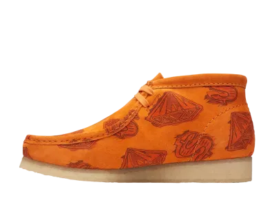 ビリオネアボーイズクラブ × クラークス ワラビー ブーツ "オレンジ"