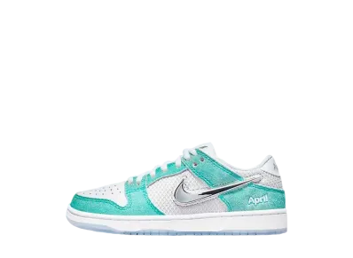 エイプリルスケートボード × ナイキ SB PS ダンク ロー プロ QS "ホワイト アンド マルチ/カラー"(キッズ)