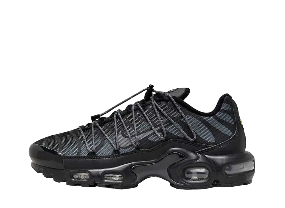 ナイキ ウィメンズ エアマックスプラス ユーティリティ "ブラックリフレクティブ"