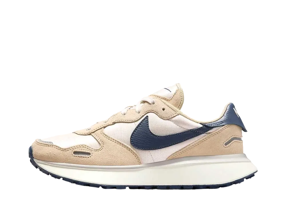 ナイキ ウィメンズ フェニックス ワッフル "ライトオールウッドブラウン/チームゴールド/ライトアイアンオール/ミッドナイトネイビー"