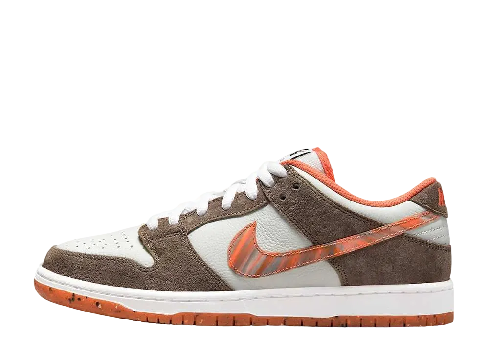 クラッシュド スケート ショップ × ナイキ SB ダンク ロー "オリーブグレー/マントラオレンジ" (スペシャルボックス)