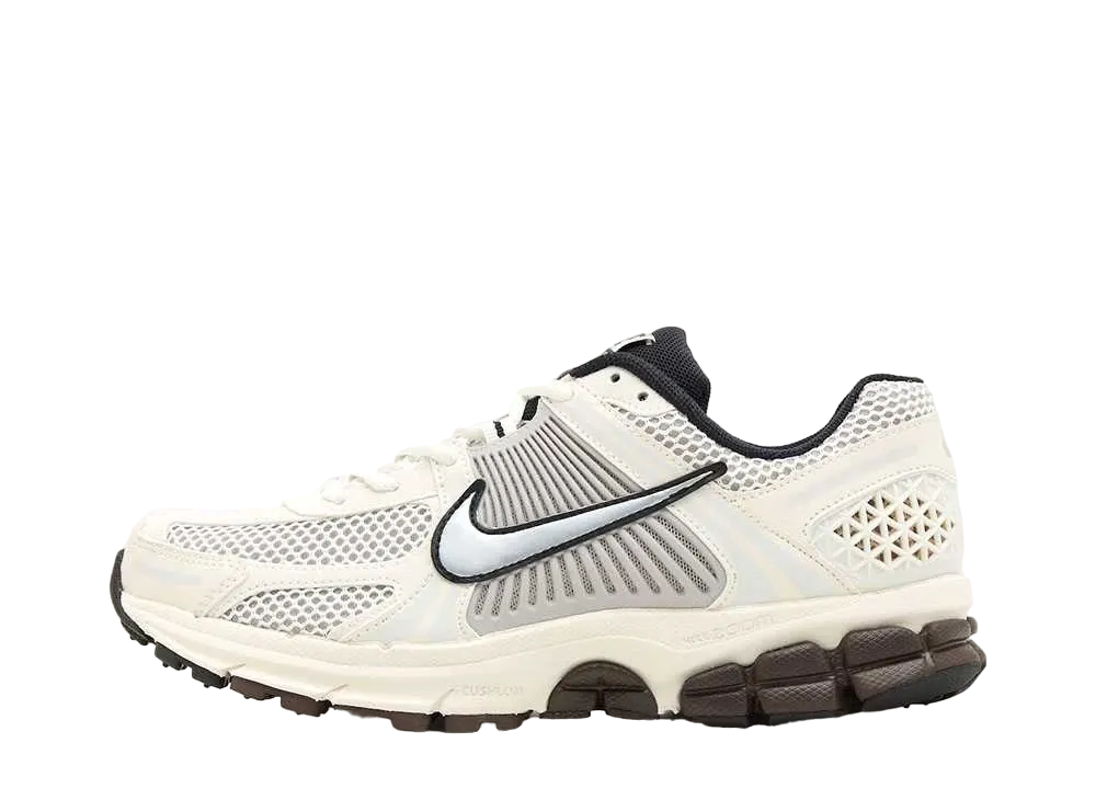 ナイキ ウィメンズ ズーム ボメロ5 "ファントム"