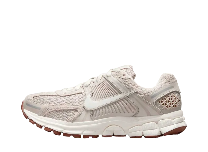 ナイキ ウィメンズ ズーム ボメロ5 "ライトオールウッドブラウン"