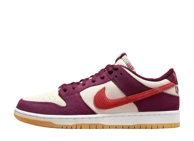 スケートライク ア ガール × ナイキ SB ダンク ロー プロ "ダーク ビートルート" (スペシャルボックス)