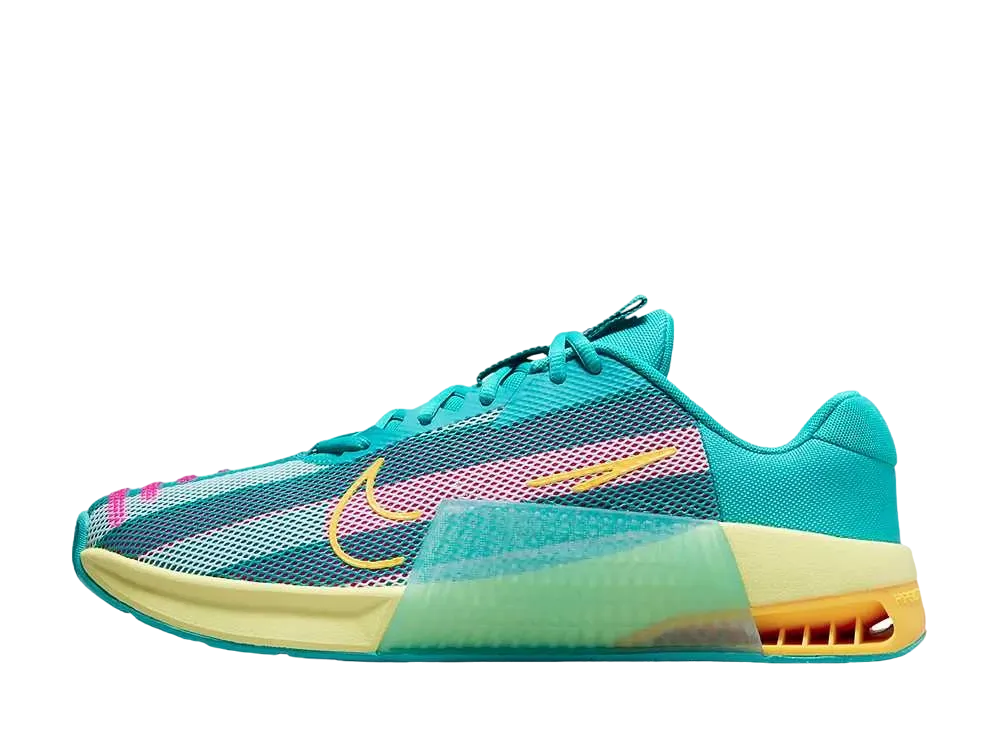 ナイキ メトコン9 AMP "ダスティーカクタス/グレイシャーブルー/レーザーオレンジ/フィアスピンク"