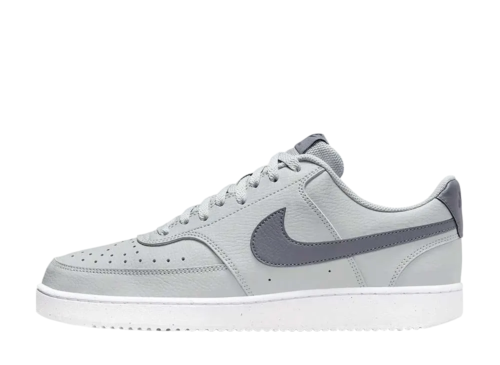 ナイキ コートビジョン ロー ネクストネイチャー "ウルフグレー/ミッドナイトネイビー/ホワイト/ライトカーボン"