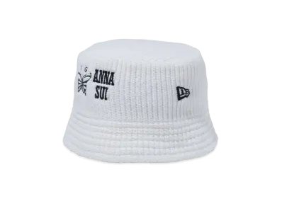 NEW ERA x ANNA SUI Knit Bucket "Ivory"