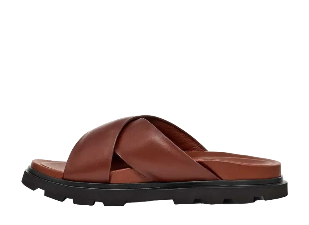 アグ キャピトラ クロス スライド "コニャック"