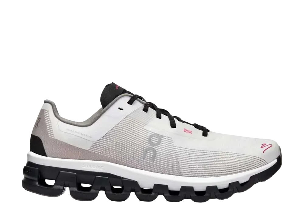 オン クラウドフロー4 ディスタンス "ホワイト/ブラック"