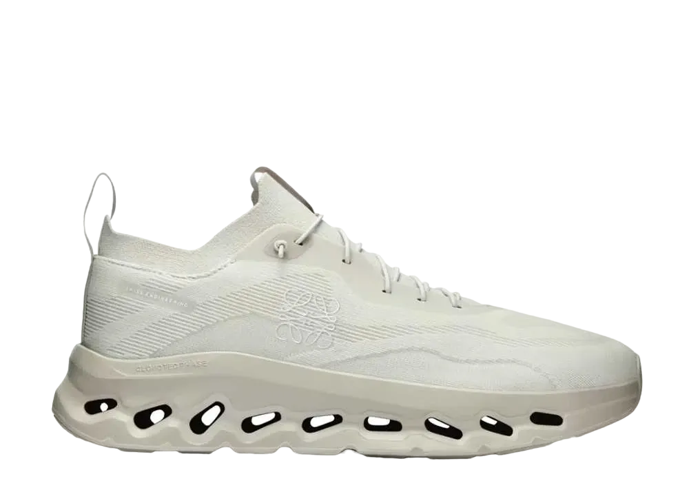 ロエベ × オン クラウドティルト "サンド"