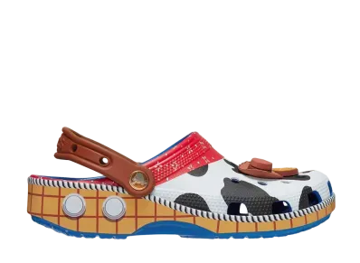 トイストーリー × クロックス クラシック クロッグ "ウッディ"