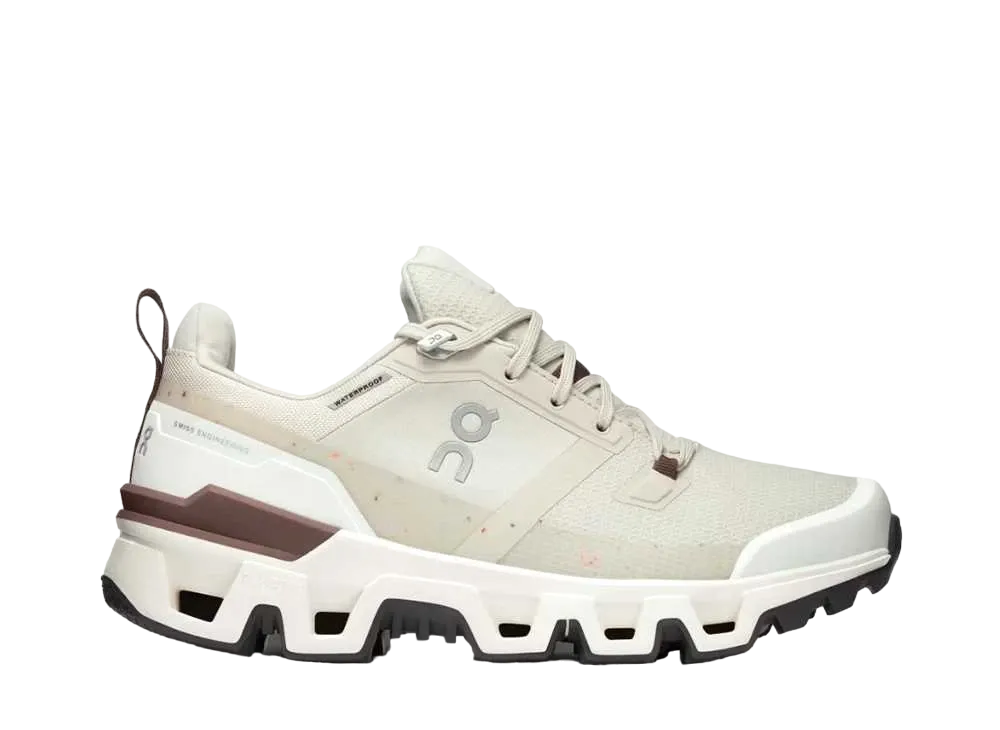 オン ウィメンズ クラウドワンダー ウォータープルーフ "サンド/アイボリー"