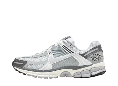 ナイキ ウィメンズ ズーム ボメロ5 "ウルフグレー/クールグレー/ホワイト"