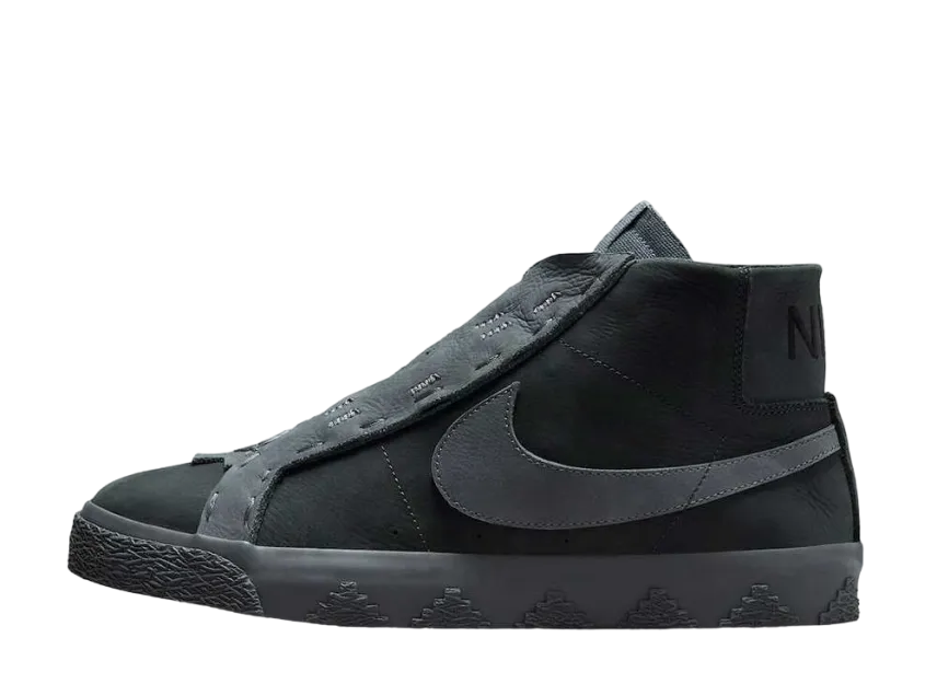 ディオール・グリーンウッド × ナイキ SB ズーム ブレーザー ミッド QS "ダークスモークグレー アンド アンスラサイト"