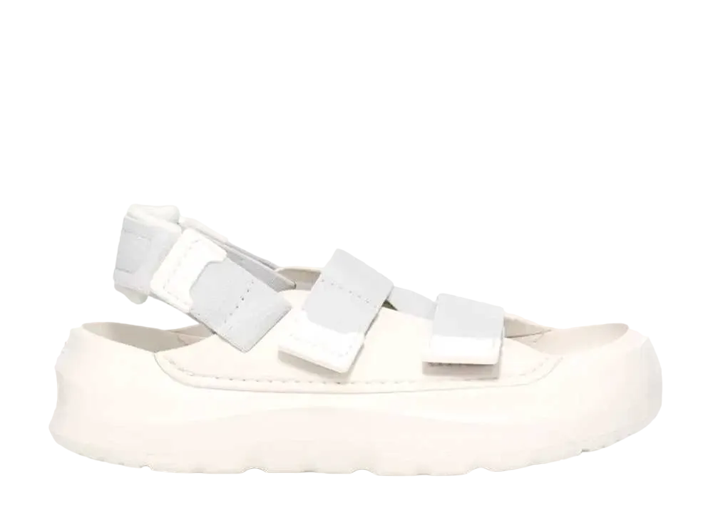 アグ ストラタス "ホワイト"