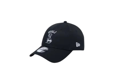 NEW ERA x PEANUTS 9Forty Charlie Brown Snoopy Soccer "Black"