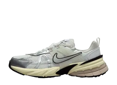 Nike V2K Run "Summit White/Pure Platinum/Light Iron All/Metallic Silver"